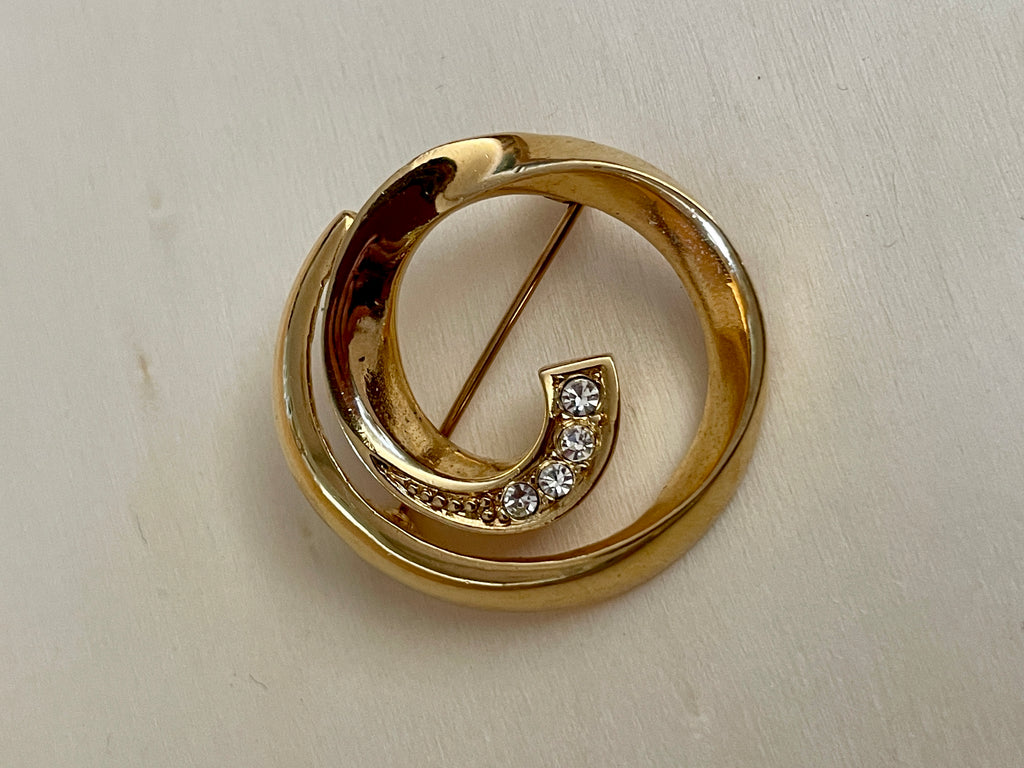 Goldtone & Rhinestone Dainty Round Brooch