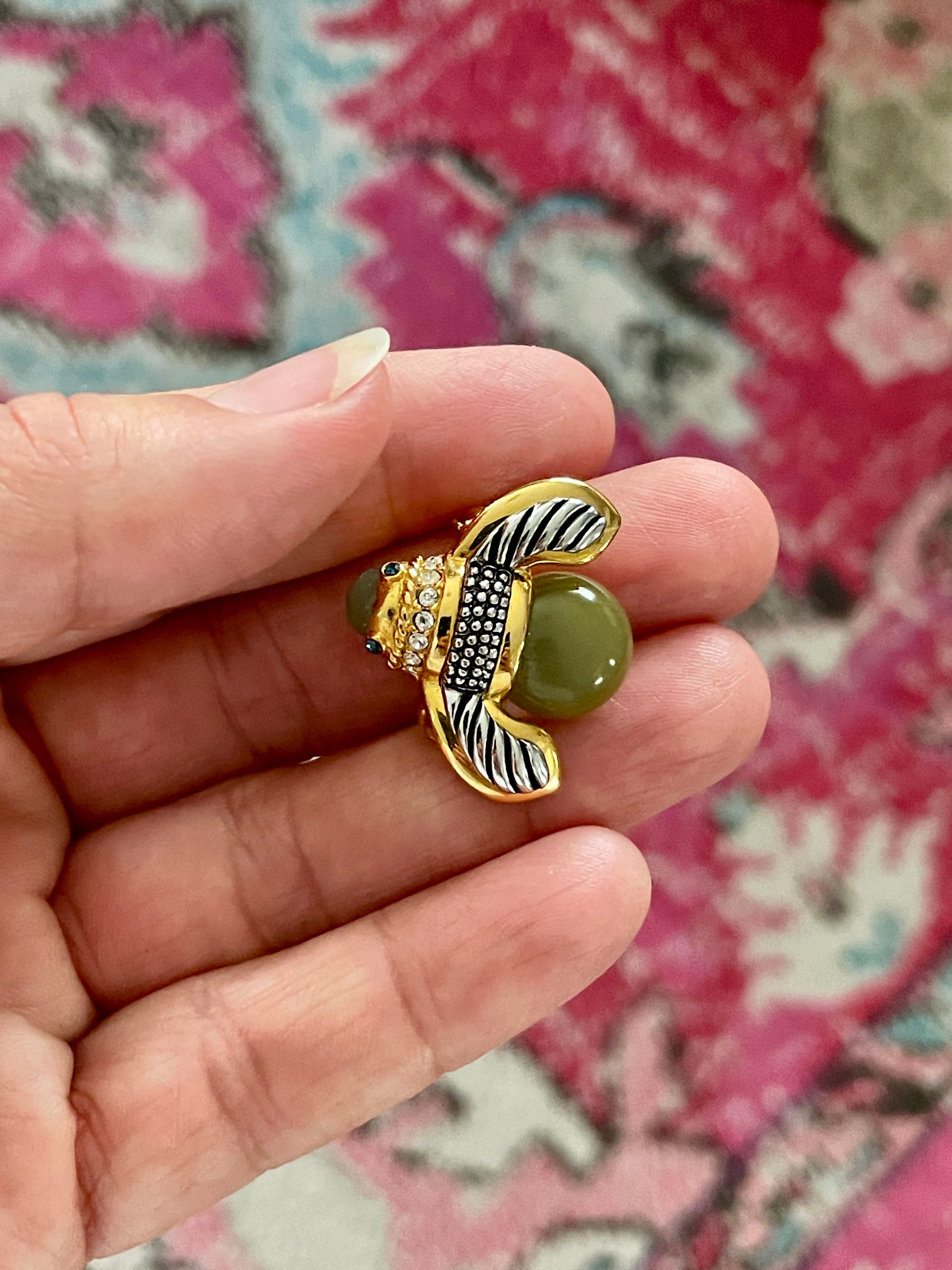 Dainty Bee Brooch