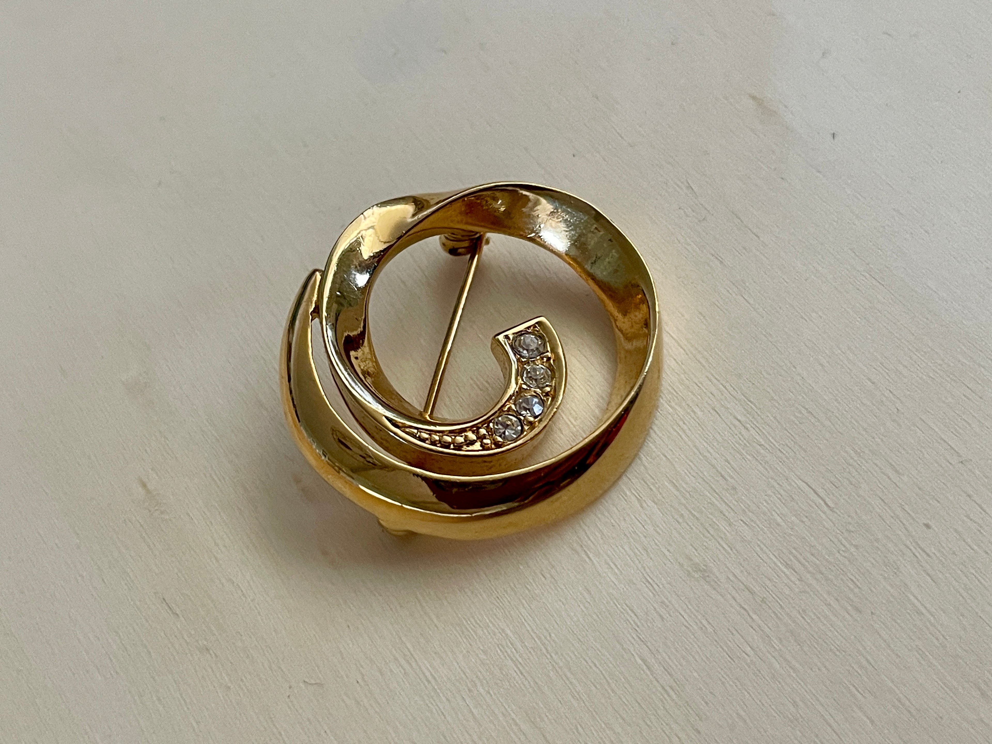 Goldtone & Rhinestone Dainty Round Brooch